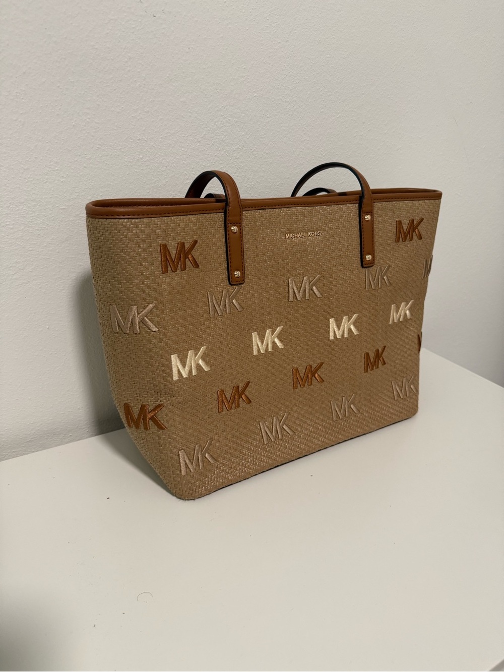 👜 Michael Kors Carter Large Open Tote in Acorn Multi - Picture 6 of 9